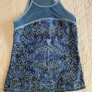 Lorna Jane top S